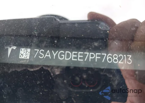 2023 Tesla Model Y Awd/Long Range Dual Motor All-Wheel Drive z USA, uszkodzony, nr VIN 7SAYGDEE7PF768213